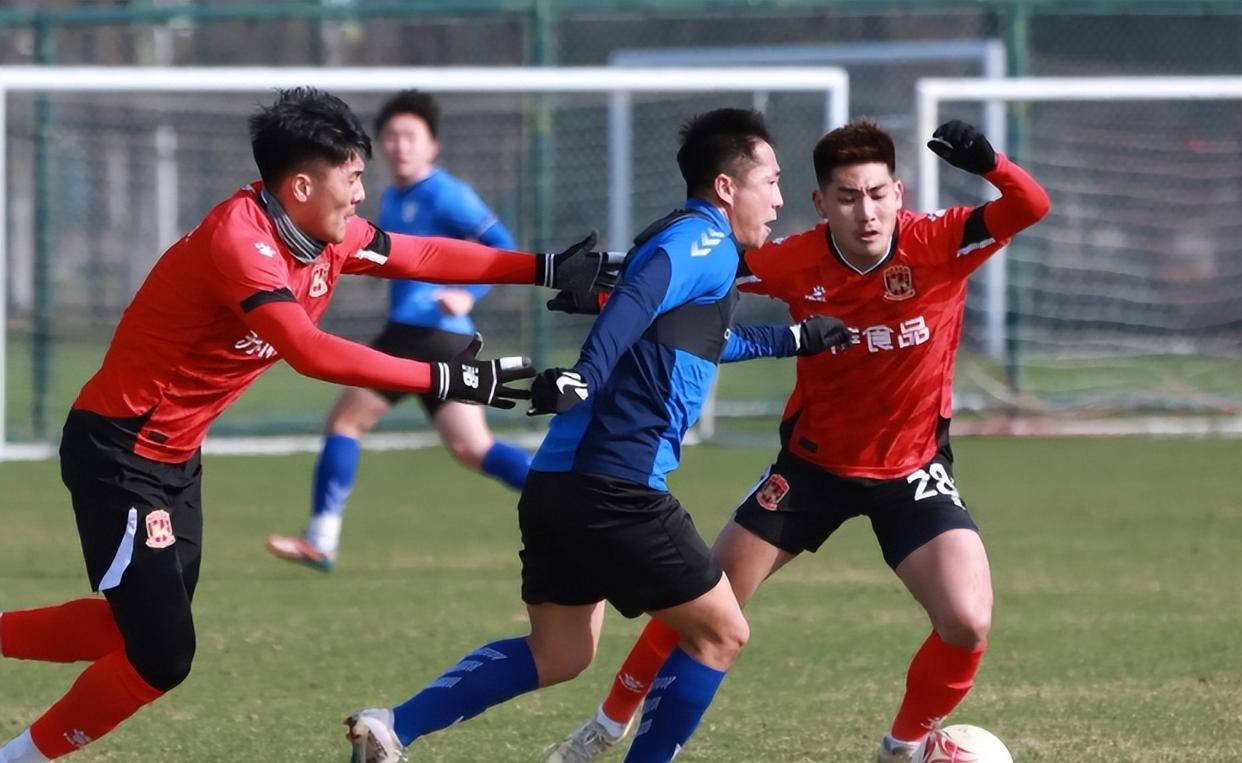 毛伟杰有望加盟法甲球队欧塞尔，引发球迷关注